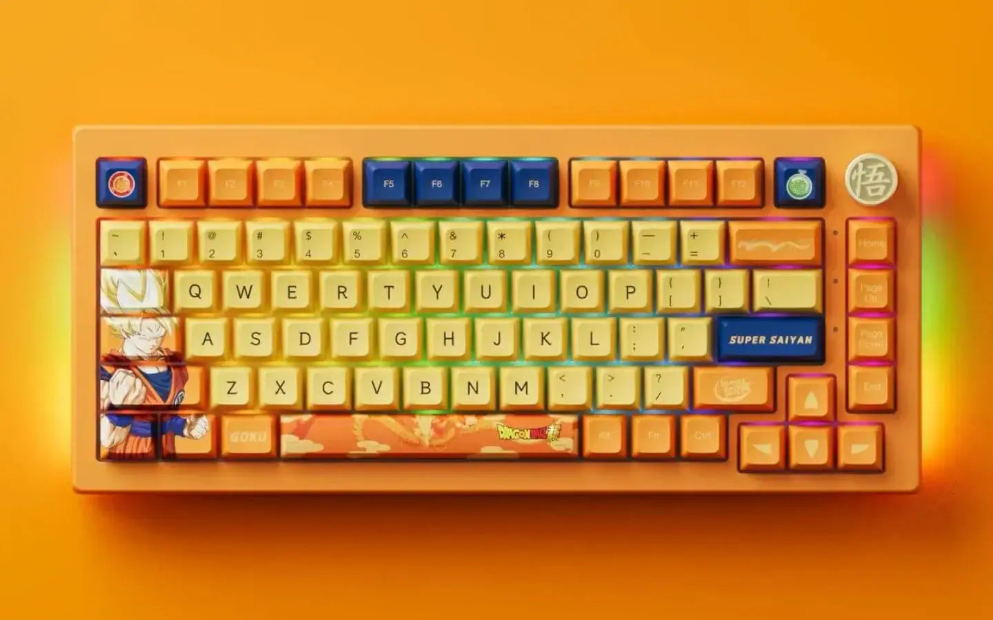 Klawiatura mechaniczna Dragon Ball z postacią Goku, żółtymi i pomarańczowymi klawiszami, motyw Super Saiyan