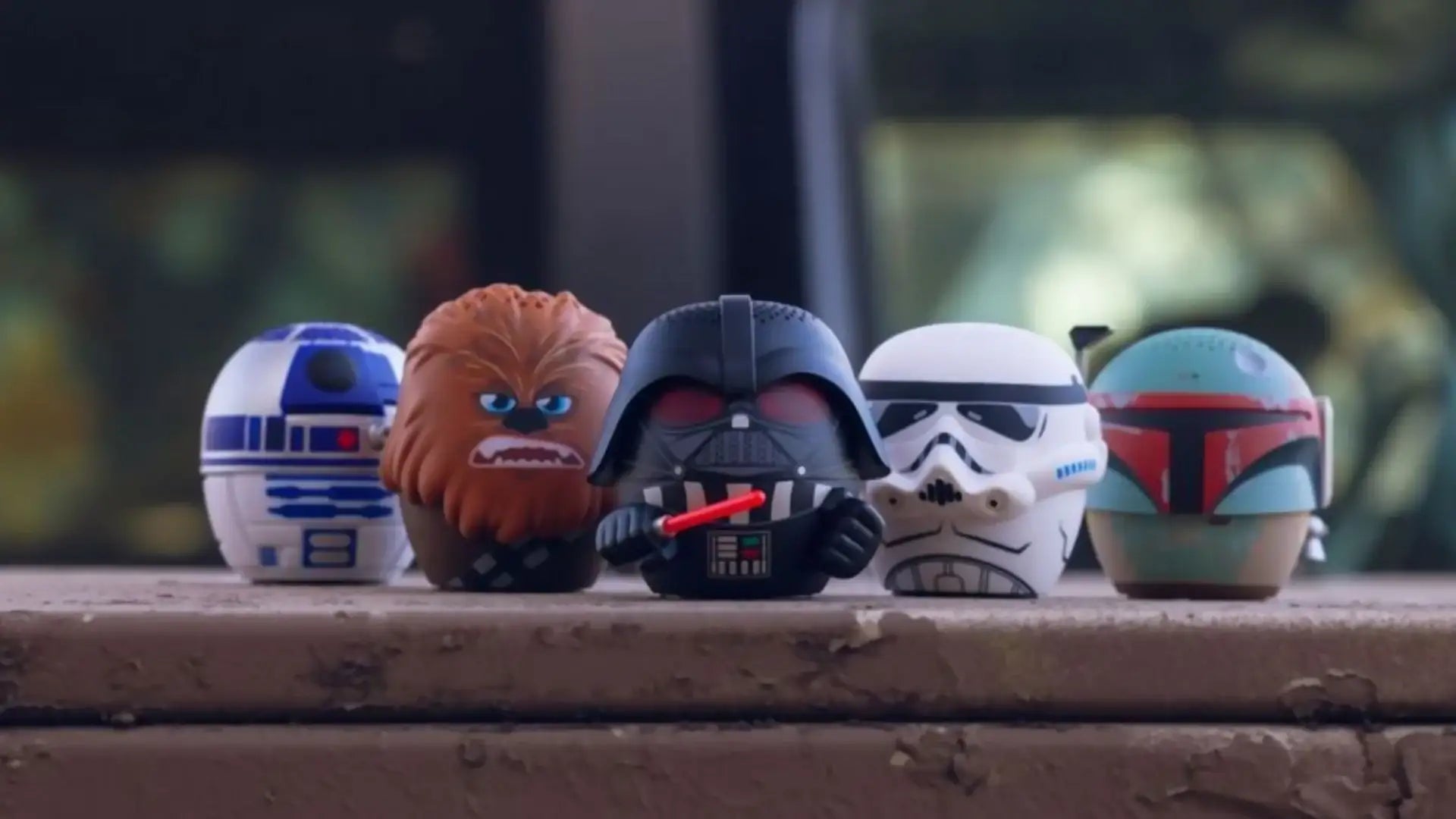 Figurki Star Wars: R2-D2, Chewbacca, Darth Vader z czerwonym mieczem, szturmowiec i Boba Fett