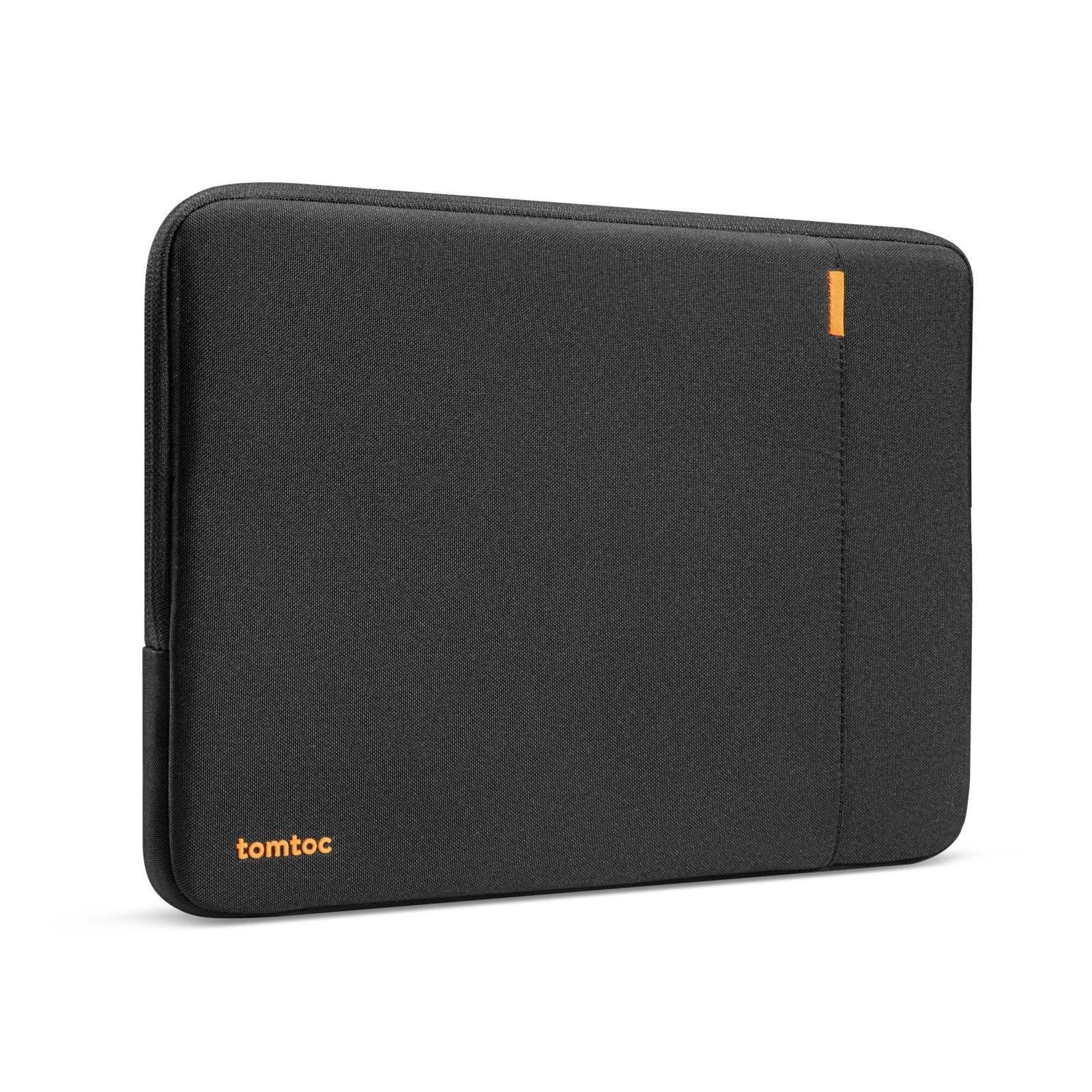 Czarna neoprenowa torba na laptopa z zamkiem, minimalistyczny design, akcesoria biurowe.