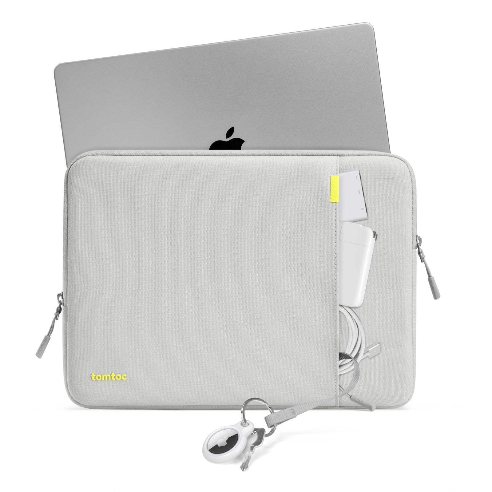 Szara torba na laptopa z akcesoriami biurowymi i MacBookiem, organizer do biura