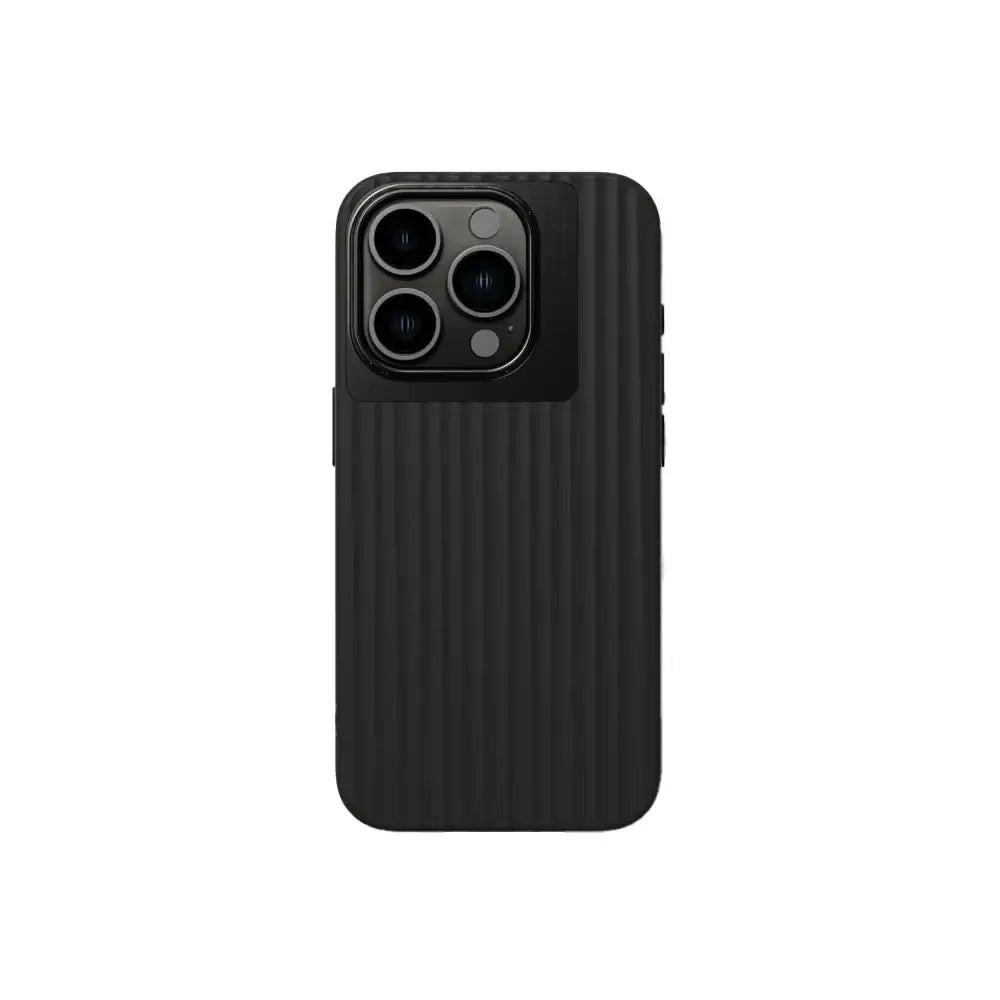 Czarna etui na telefon z matowym, prążkowanym wykończeniem i wycięciem na aparat