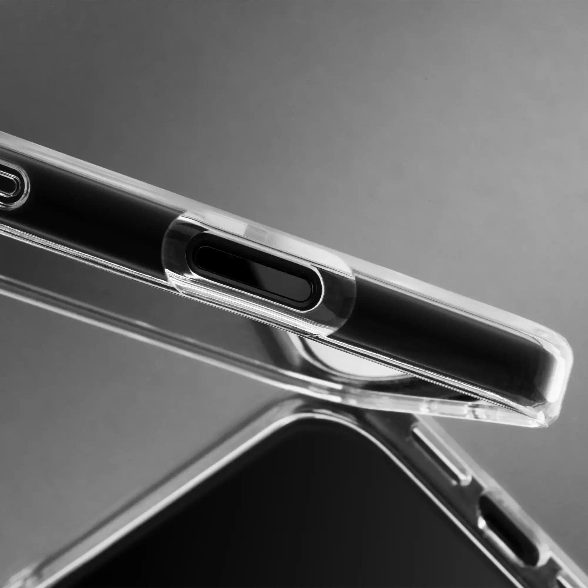 Native Union - (RE)Clear Case for iPhone 17 / Pro / Pro Max / Air - Etui na iPhone z MagSafe