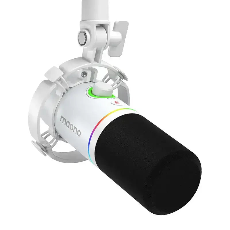 Biały mikrofon studyjny z czarną osłoną i podświetleniem RGB, zamocowany na statywie