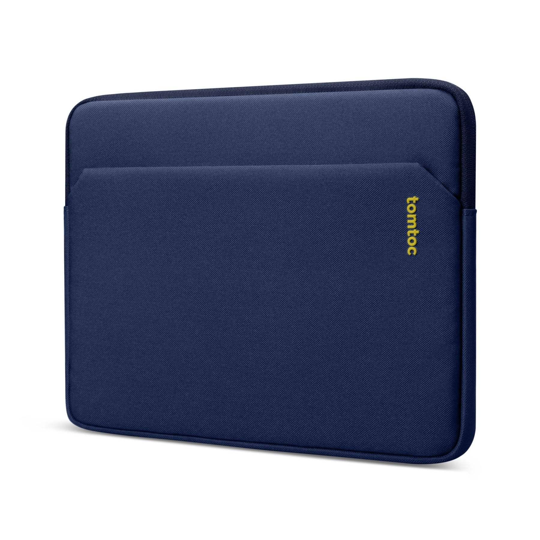 Granatowe etui na laptopa z kieszenią, minimalistyczny design, ochrona akcesoriów biurowych