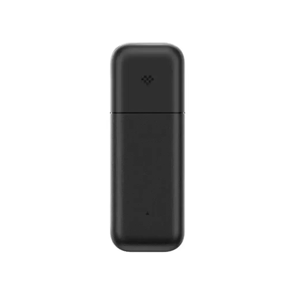 Czarny pendrive USB idealny do biura lub home office, minimalistyczny design.