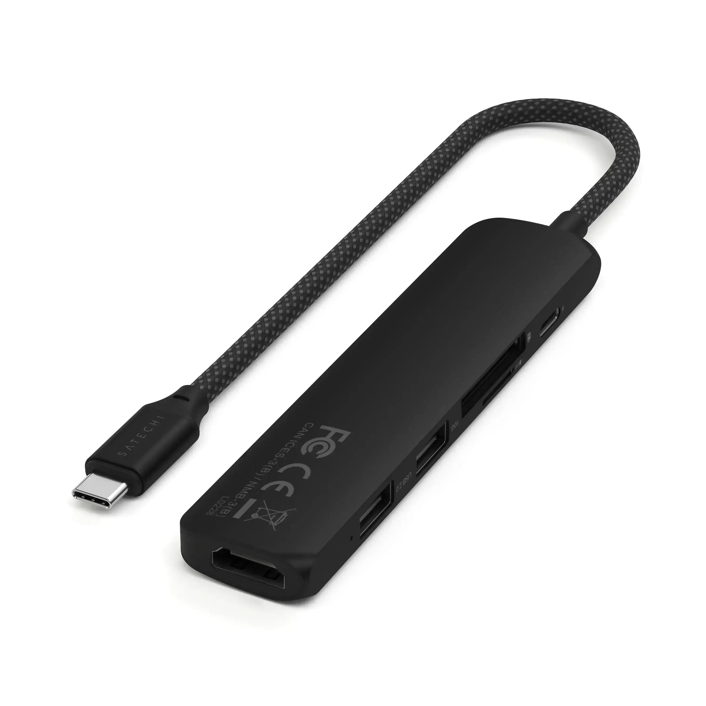 Czarny adapter USB-C 6w1 z wieloma portami, płaski design, na białym tle