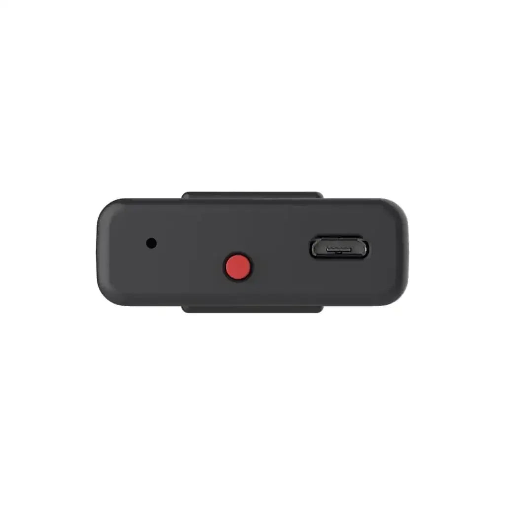 Czarny adapter USB-C z czerwonym przyciskiem, akcesorium do biura lub konsoli retro.