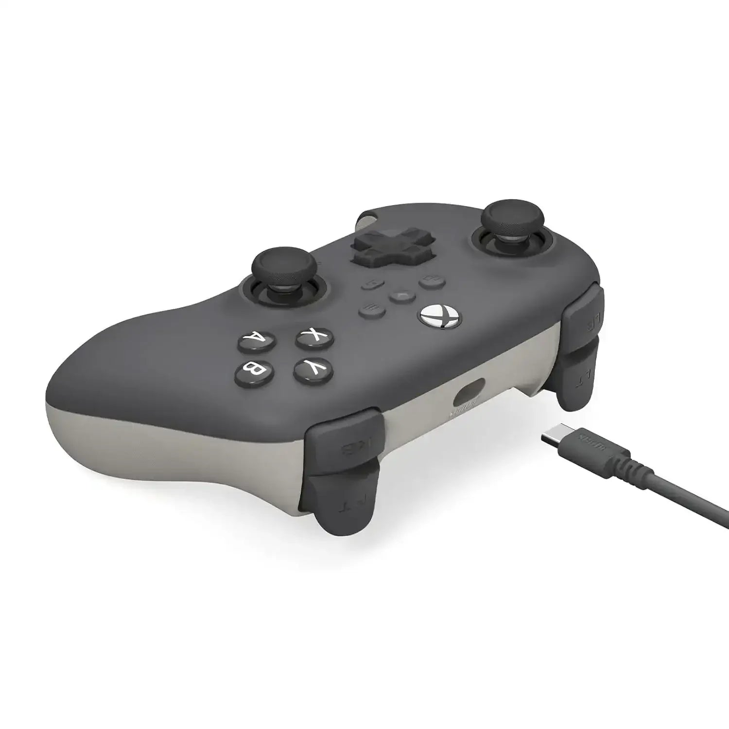 Szary przewodowy kontroler do Xbox z widocznym przewodem USB-C na białym tle