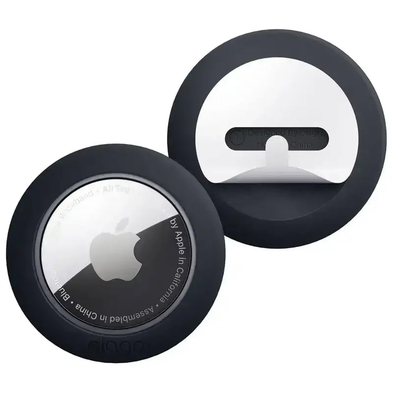 Czarne etui ochronne do Apple AirTag, widok z przodu i tyłu, akcesorium biurowe.