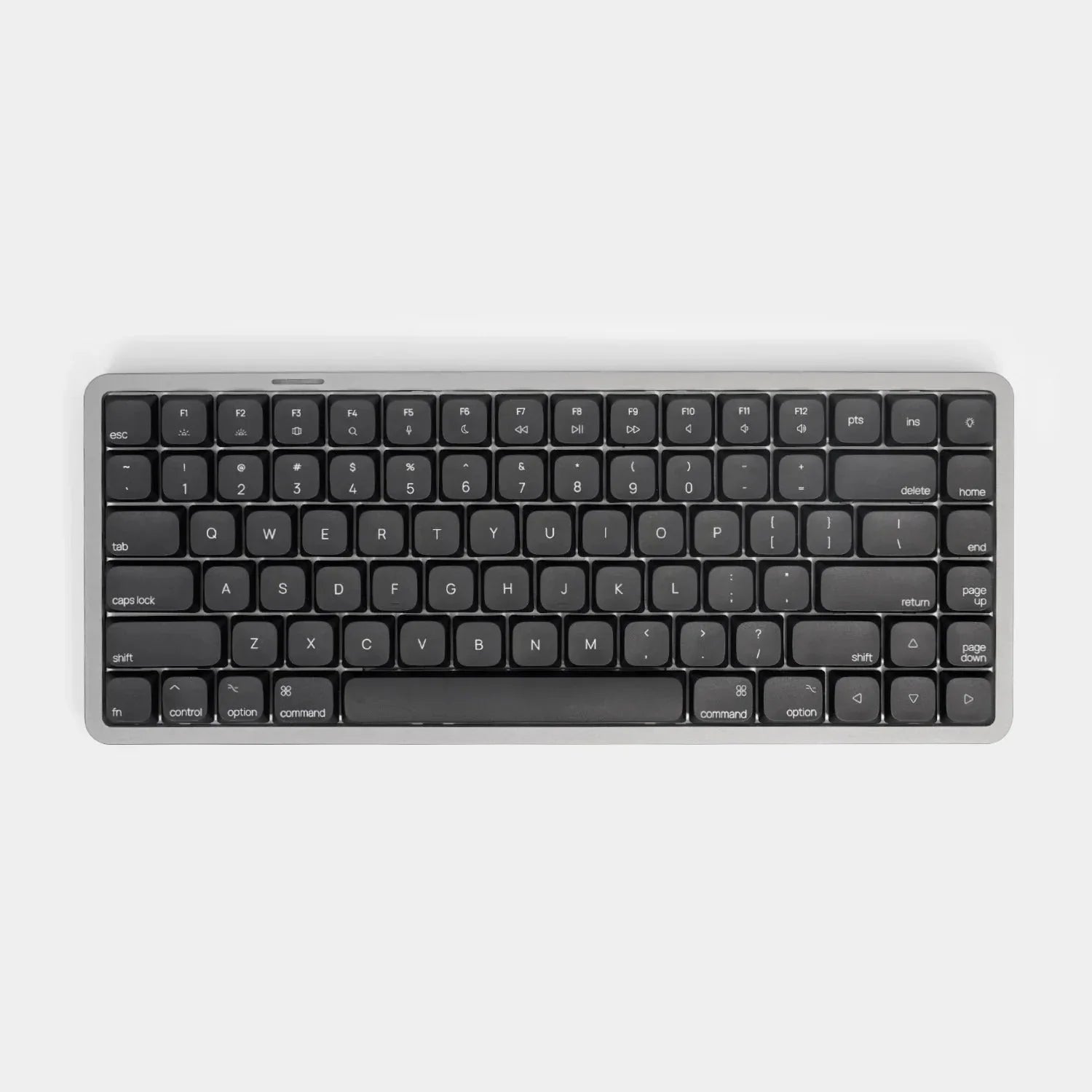 Mechaniczna klawiatura z czarnymi klawiszami i srebrną ramką, idealna do home office i personalizacji