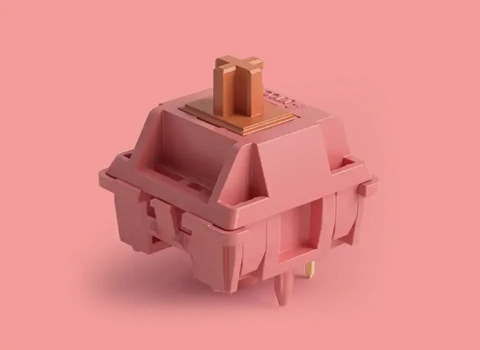 Różowy switch mechaniczny do klawiatury na pastelowym tle, akcesorium desk setup