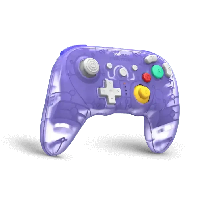 Fioletowy przezroczysty gamepad do gier, widok z ukosa, kolorowe przyciski