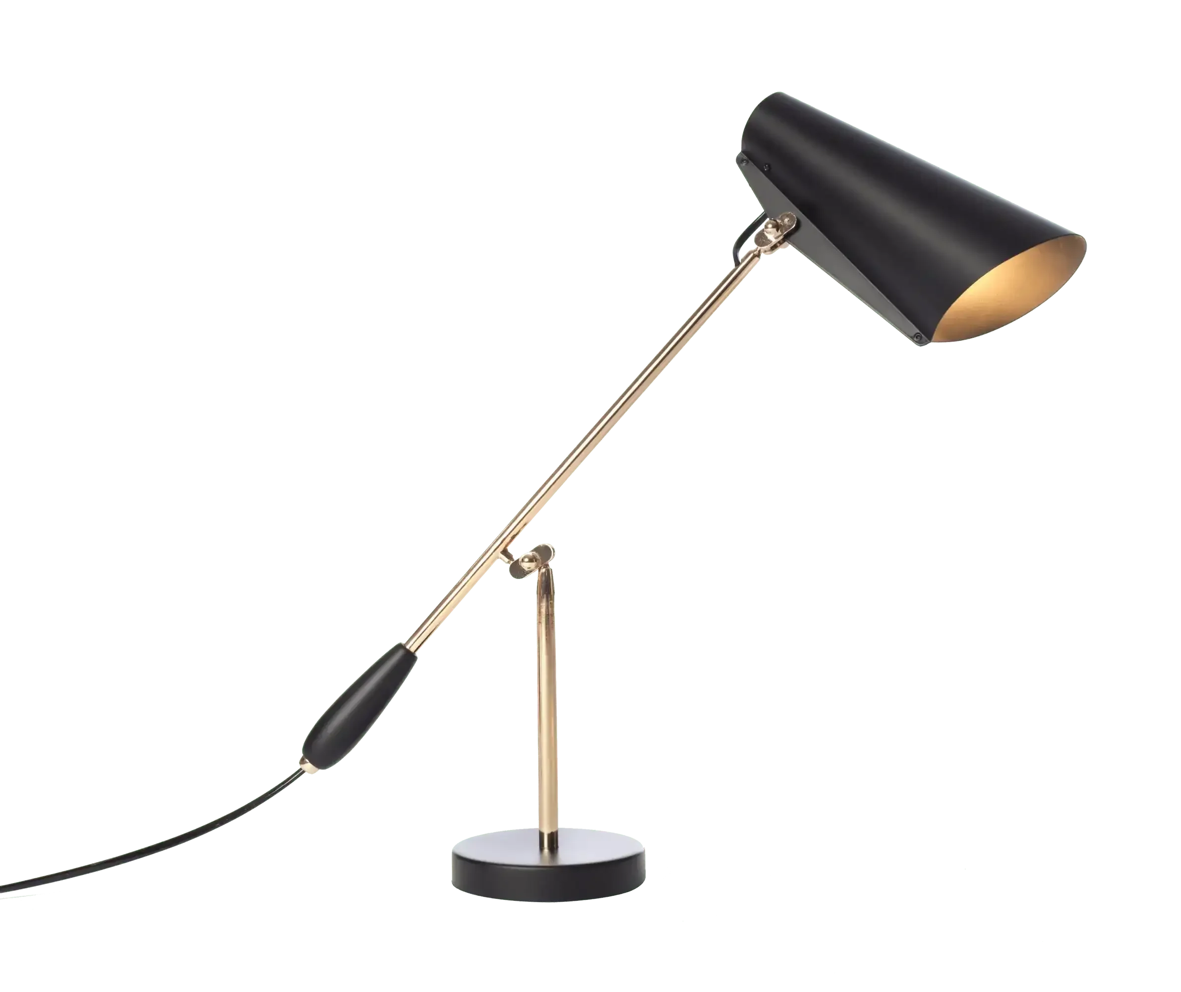 Czarna lampa biurkowa z mosiężnym ramieniem, nowoczesny design do home office