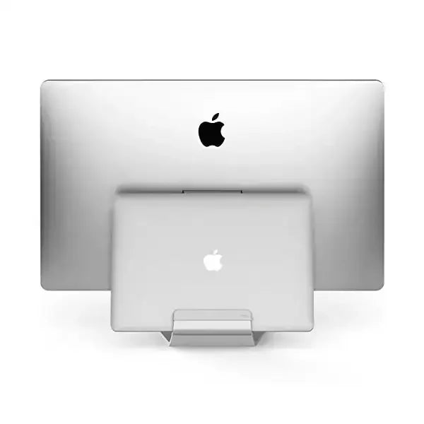 Stojak na laptopa, MacBook ustawiony pionowo przed monitorem, akcesoria biurowe