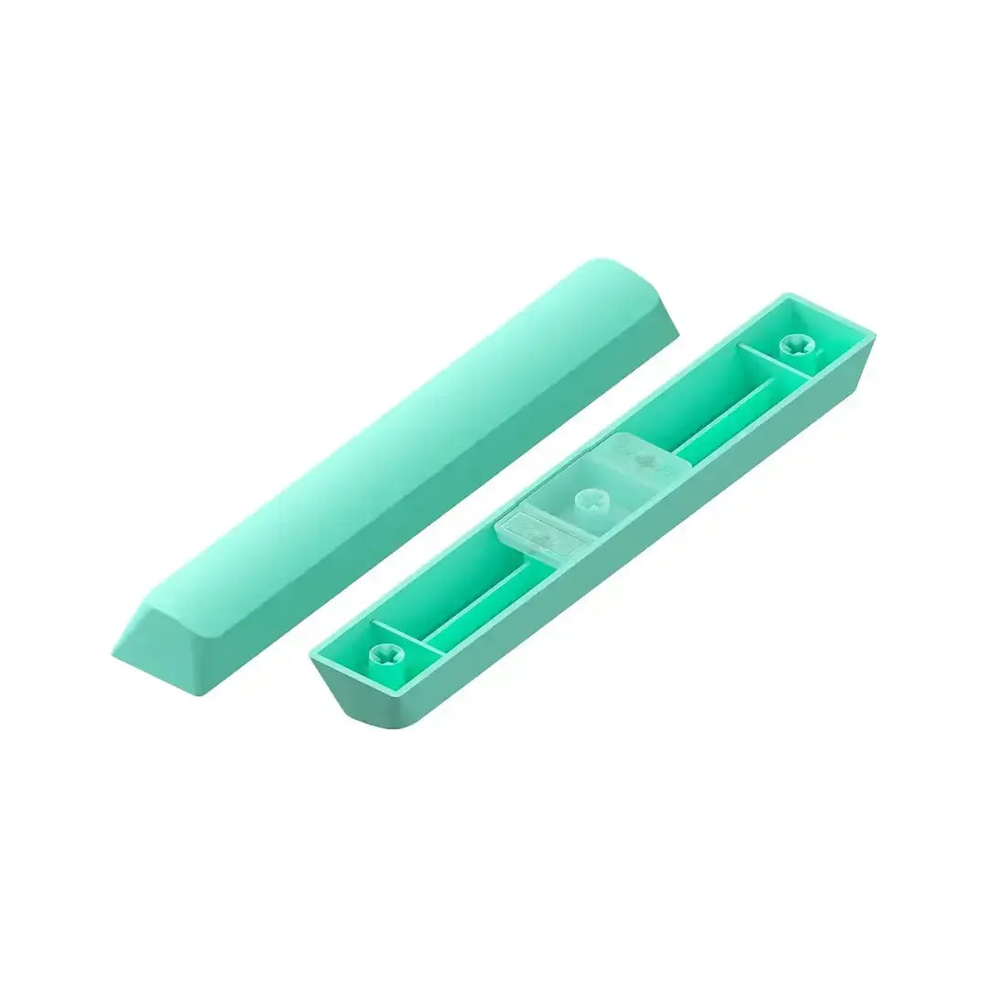 Jasnomiętowy keycap do klawiatury mechanicznej, widok z góry i od spodu na białym tle