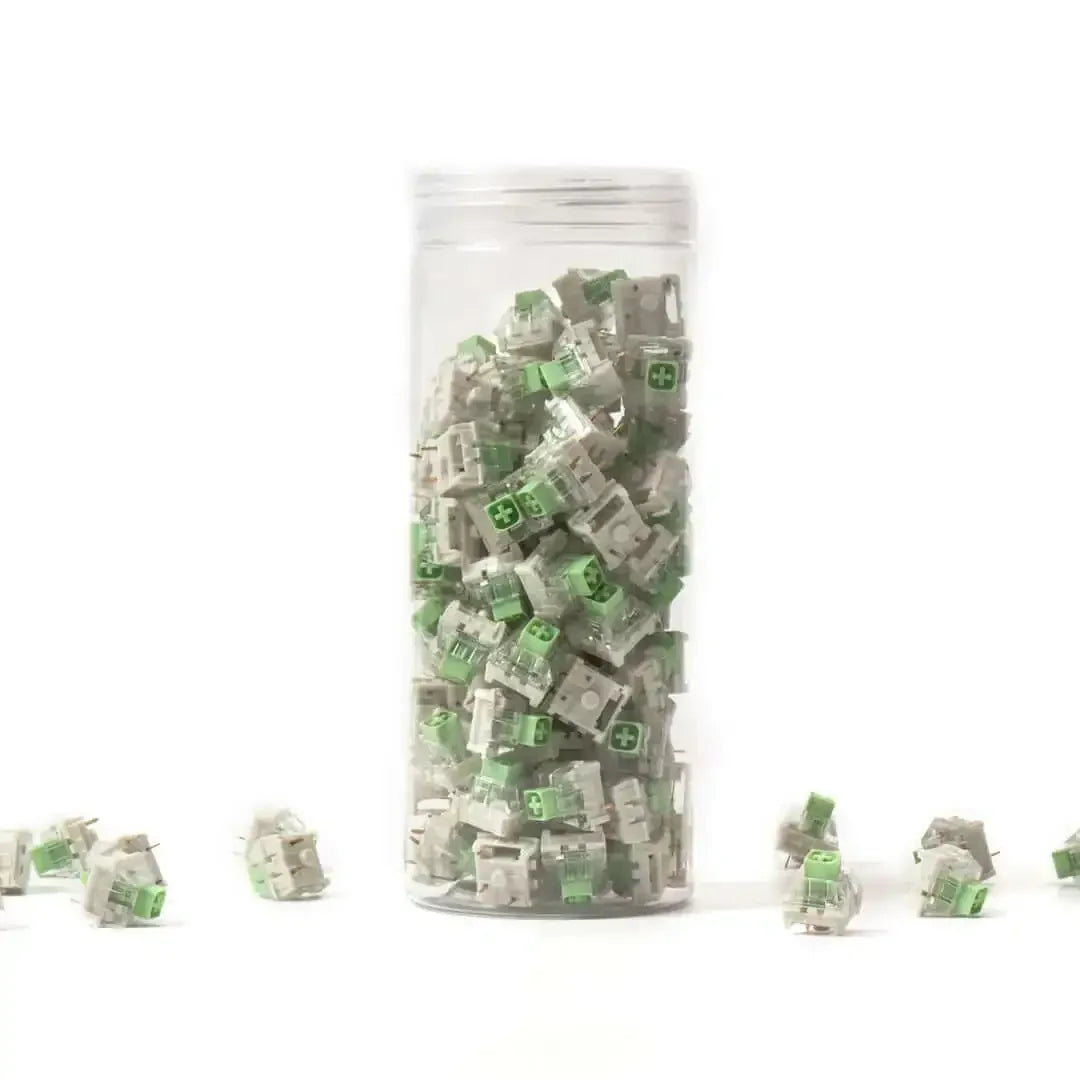 Przełączniki mechaniczne Kailh Box Jade do klawiatur w przezroczystym pojemniku na białym tle