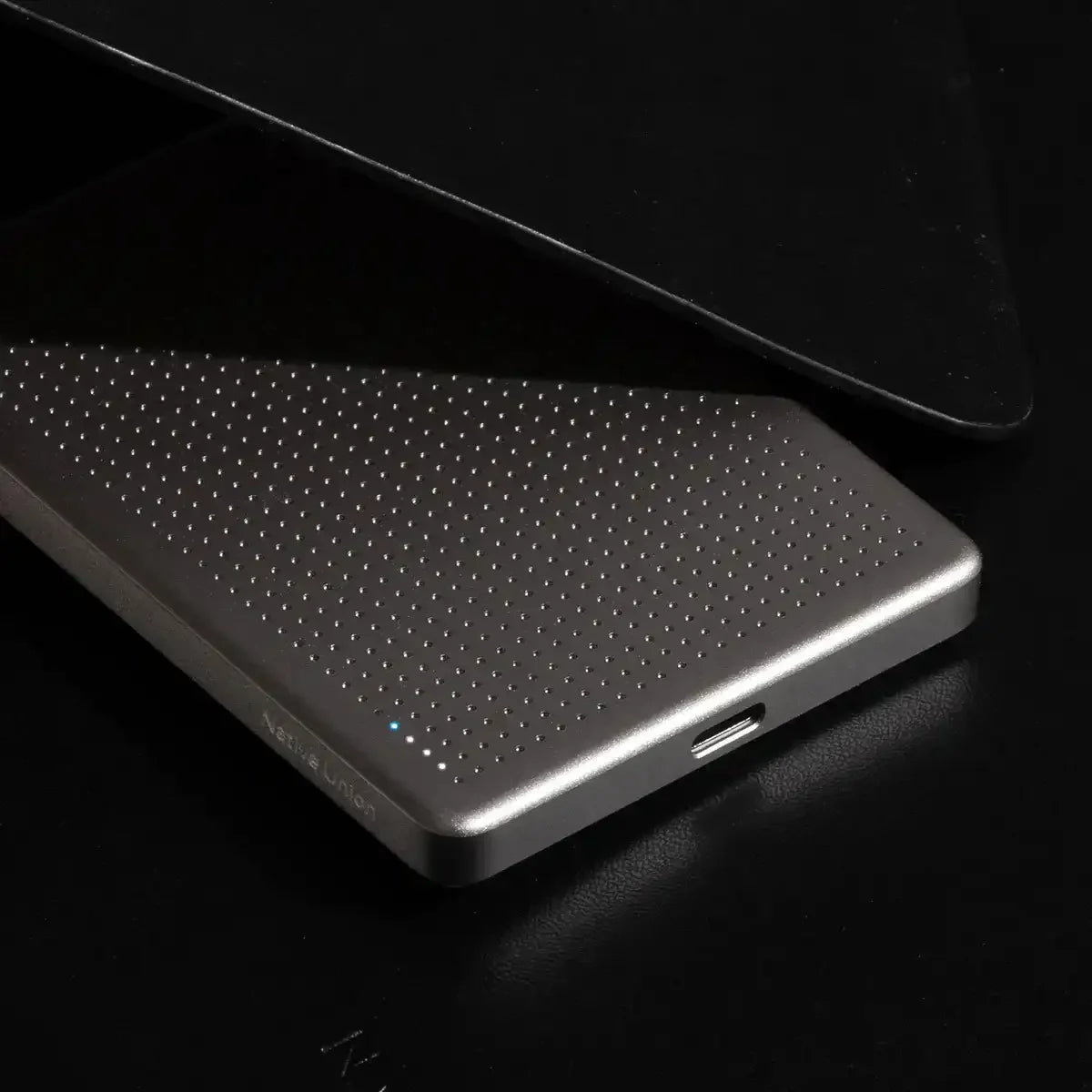 Native Union - Active Power Bank With MagSafe Wireless Charging - Powerbank z ładowaniem MagSafe