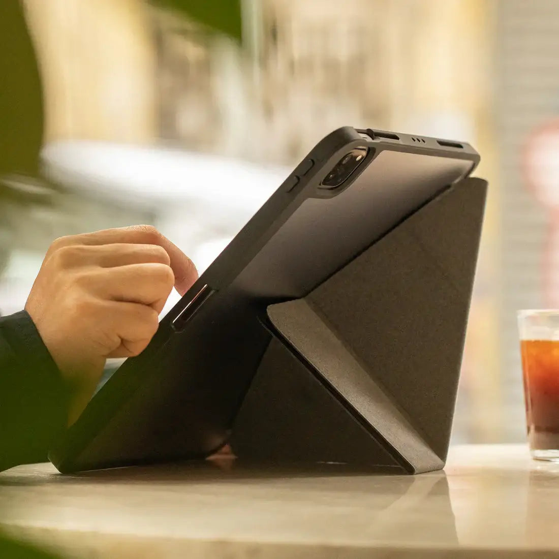 Native Union - Active Case for iPad Pro 11" / 13" / Air 11" / Air 13" - Etui na iPad Pro 11" / 13" / Air 11" / Air 13"