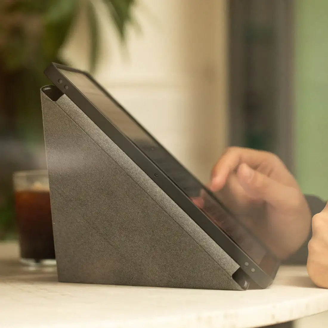 Native Union - Active Case for iPad Pro 11" / 13" / Air 11" / Air 13" - Etui na iPad Pro 11" / 13" / Air 11" / Air 13"