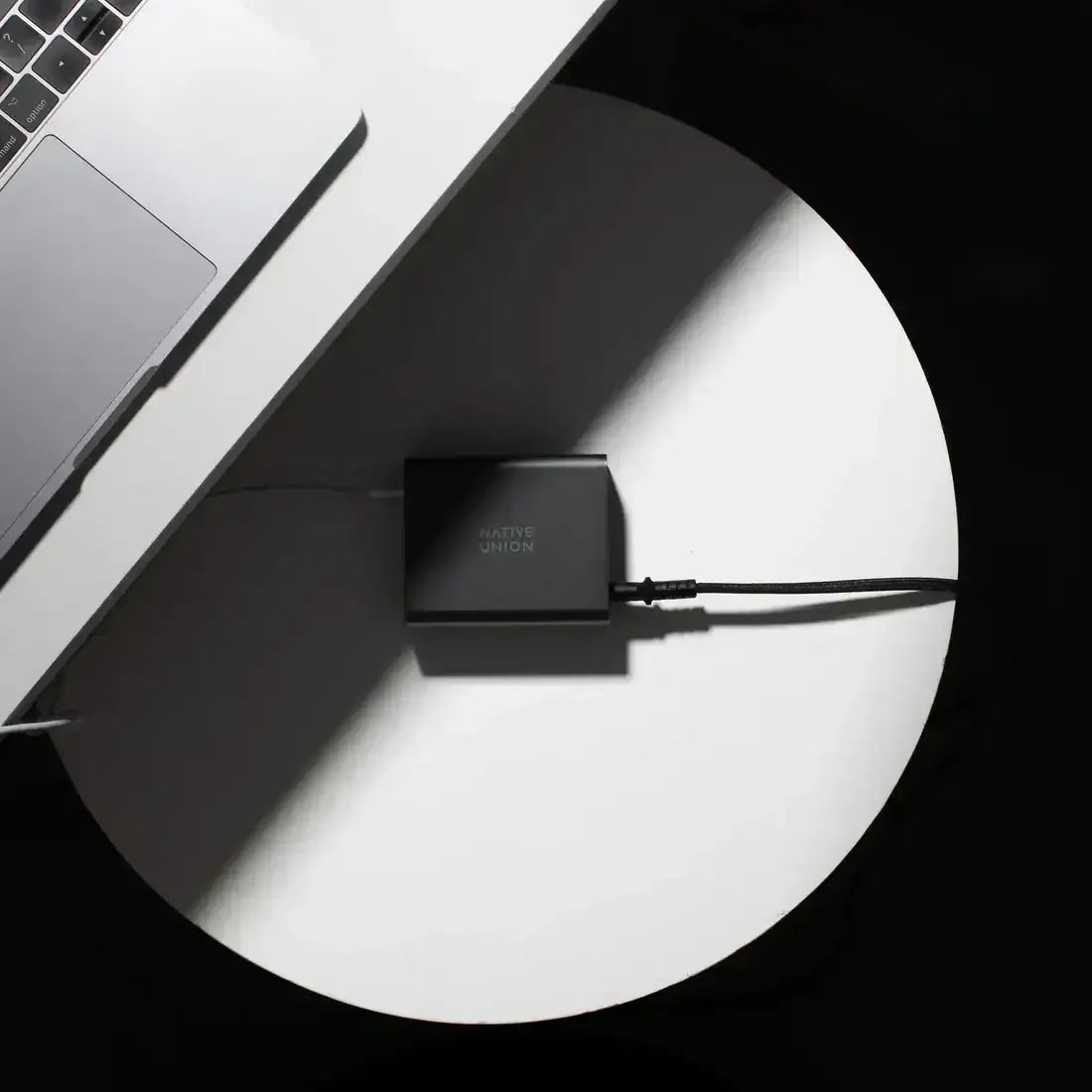 Native Union - Fast Desktop Charger PD 140W - Ładowarka Wieloportowa PD 140W