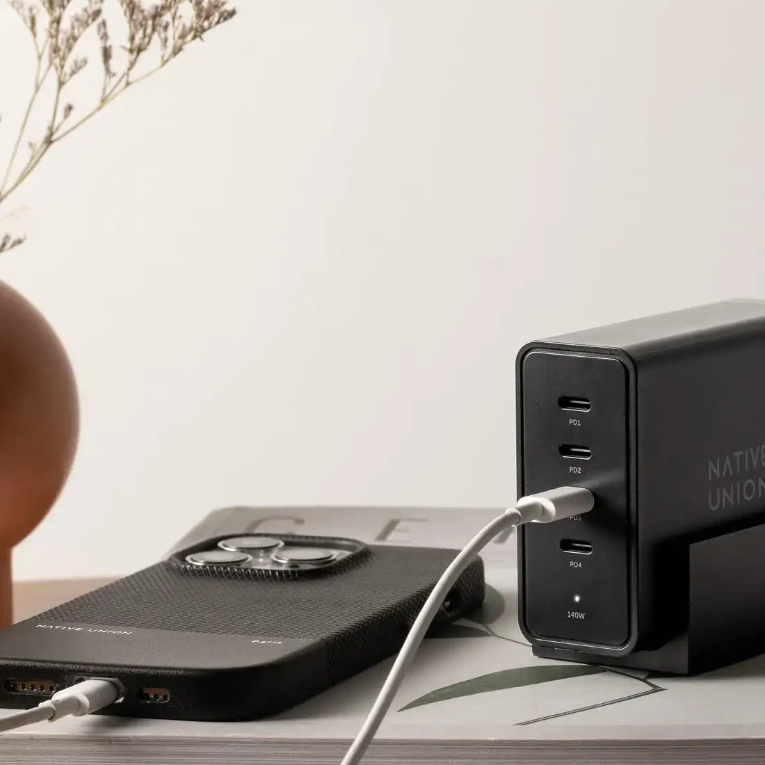 Native Union - Fast Desktop Charger PD 140W - Ładowarka Wieloportowa PD 140W
