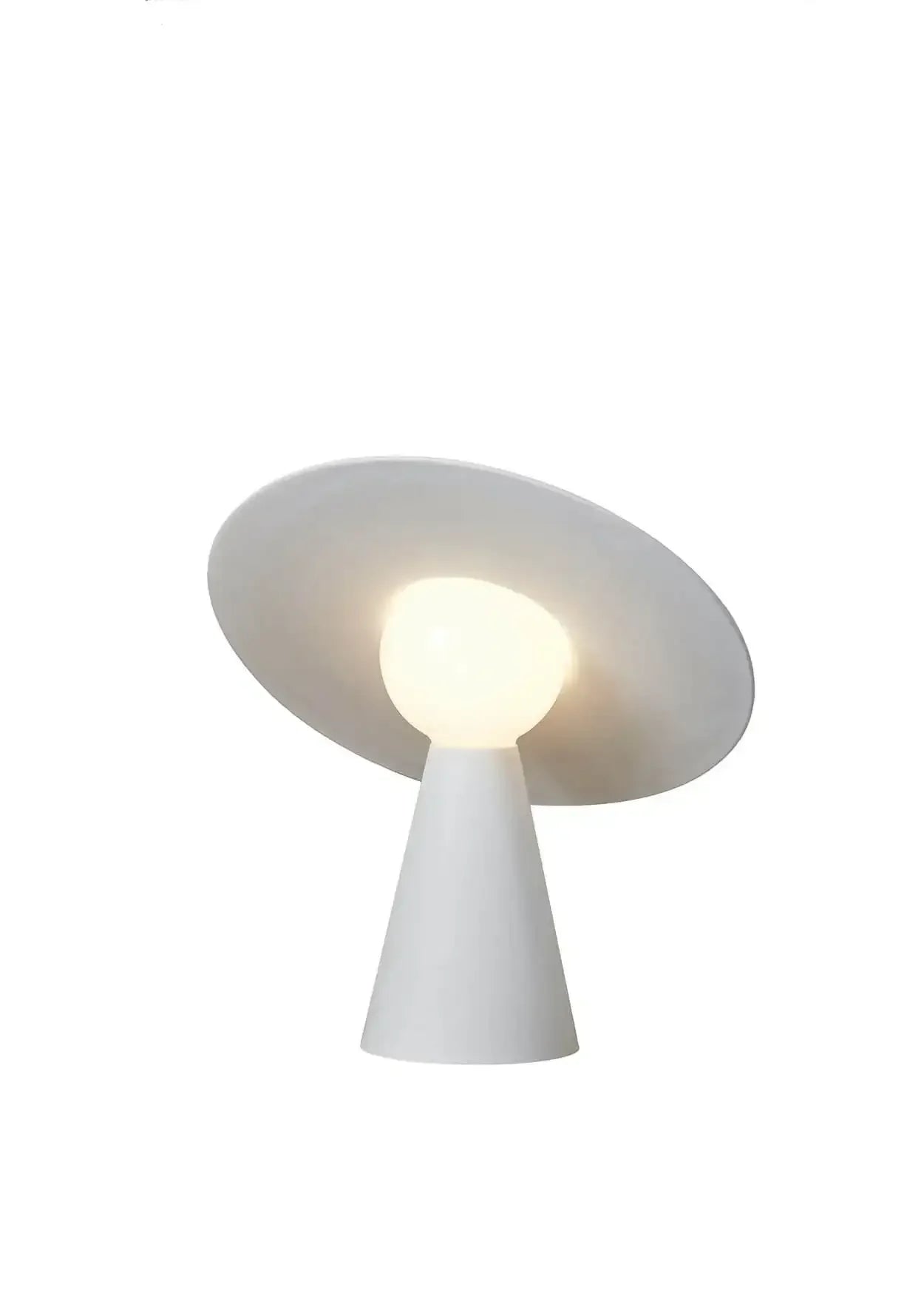 biała ceramiczna lampka stołowa o nowoczesnym, minimalistycznym designie, włączona