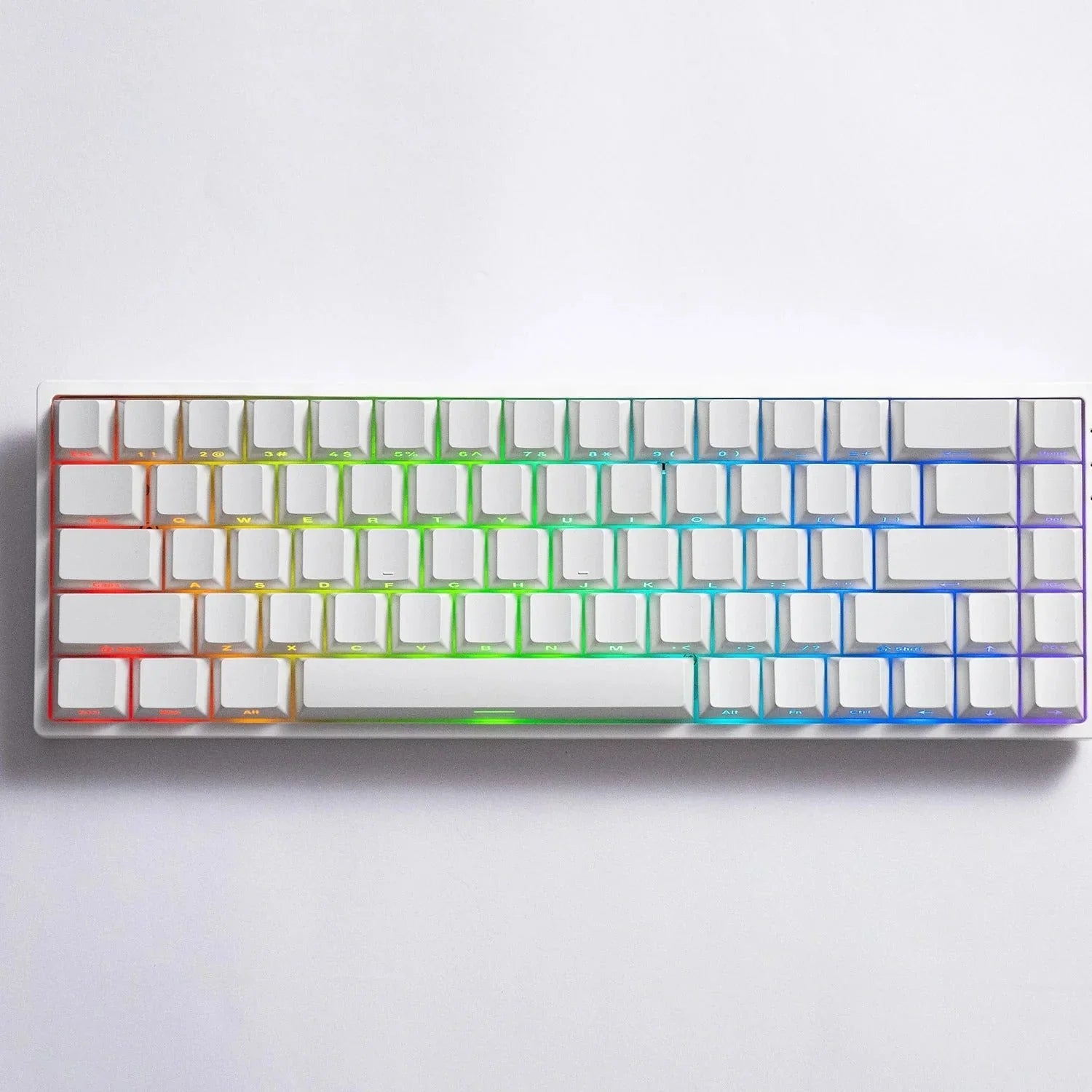 Biała klawiatura mechaniczna z RGB podświetleniem, idealna do home office i personalizacji desk setupu