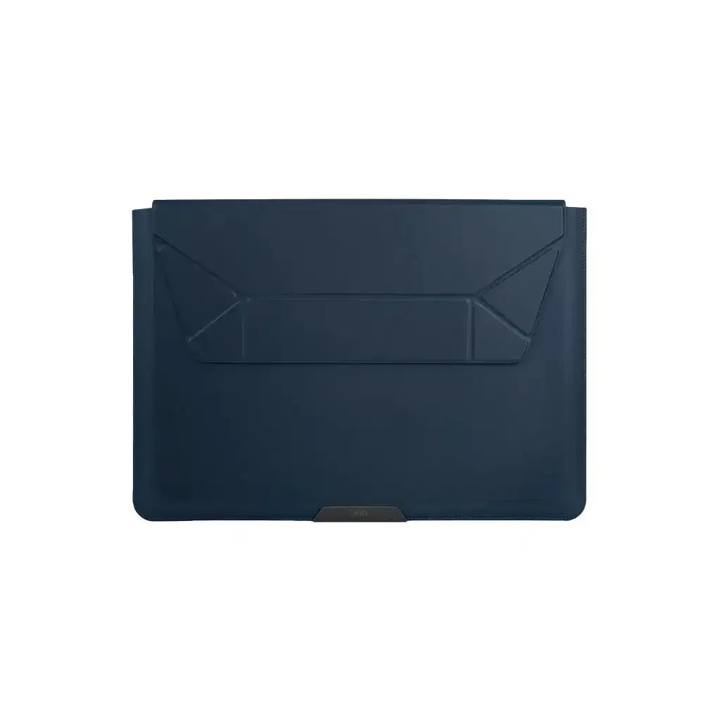 Granatowe etui na laptopa, minimalistyczny design, akcesorium biurowe do home office