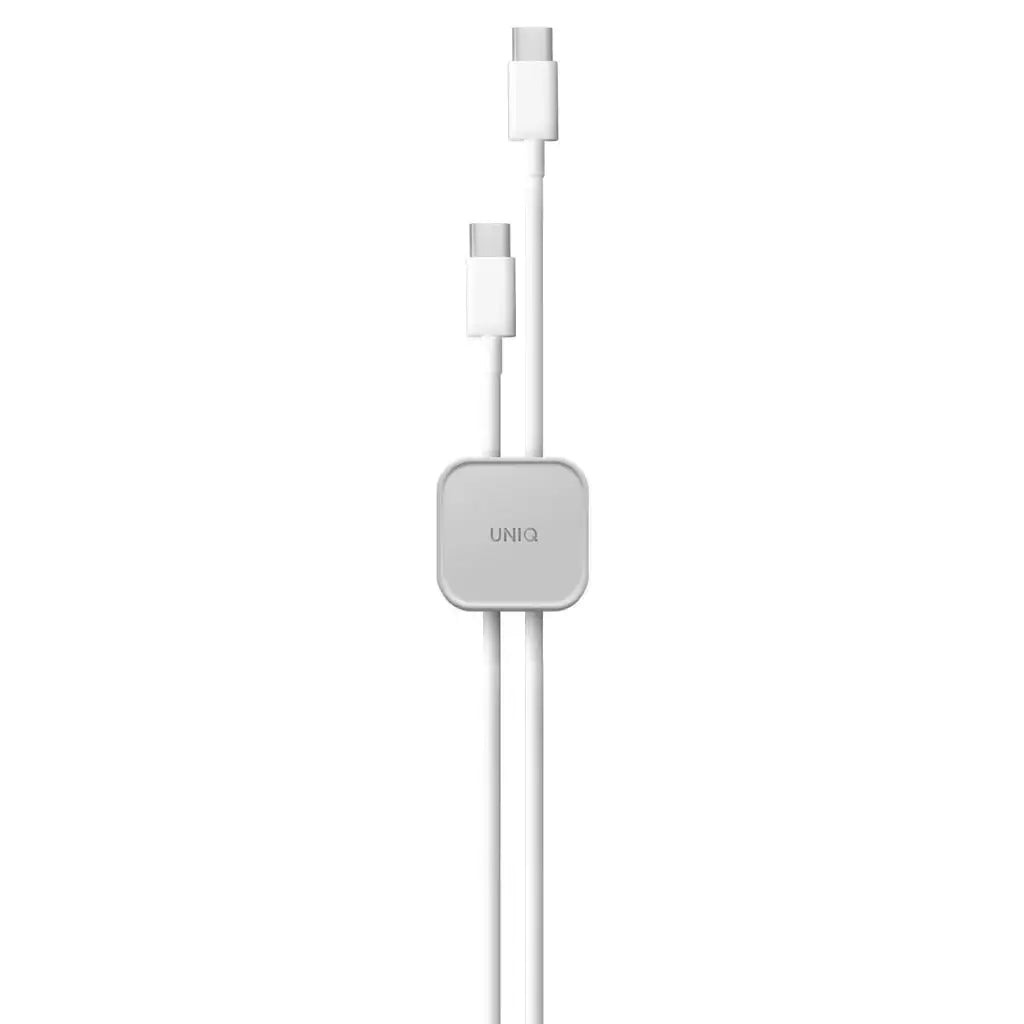Biały kabel USB-C marki UNIQ z dwoma złączami i kwadratowym modułem w środku