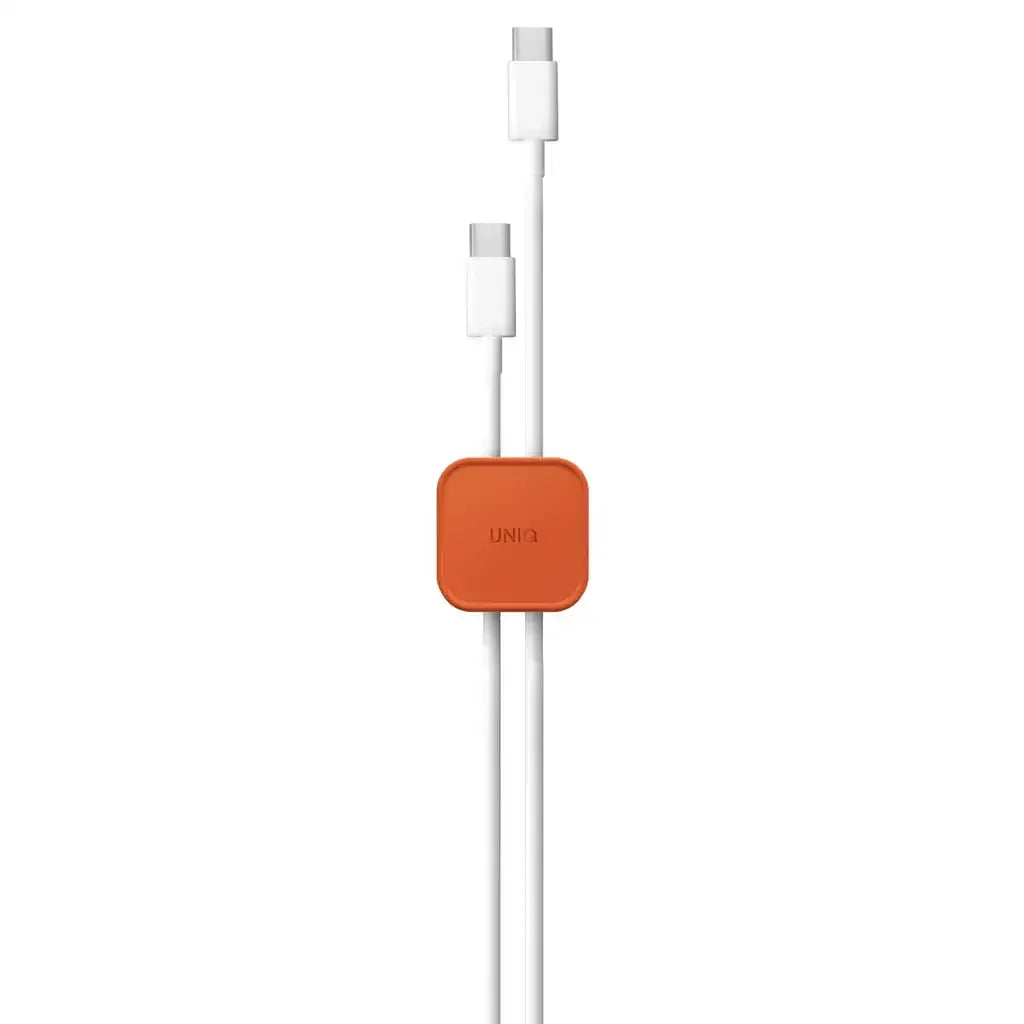Biały kabel USB-C z pomarańczowym organizerem do biura, akcesorium do home office.