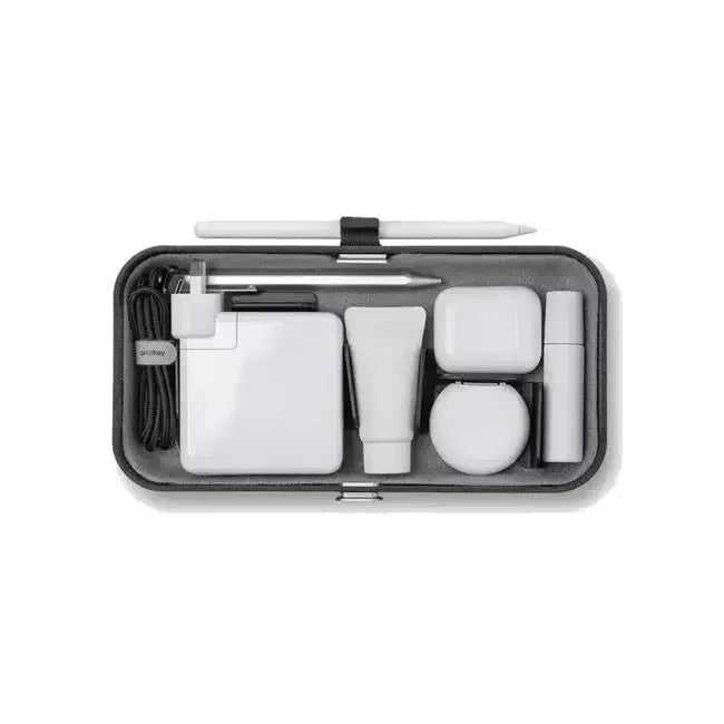 Przenośny organizer biurowy z ładowaniem bezprzewodowym, kabel, ładowarka i akcesoria