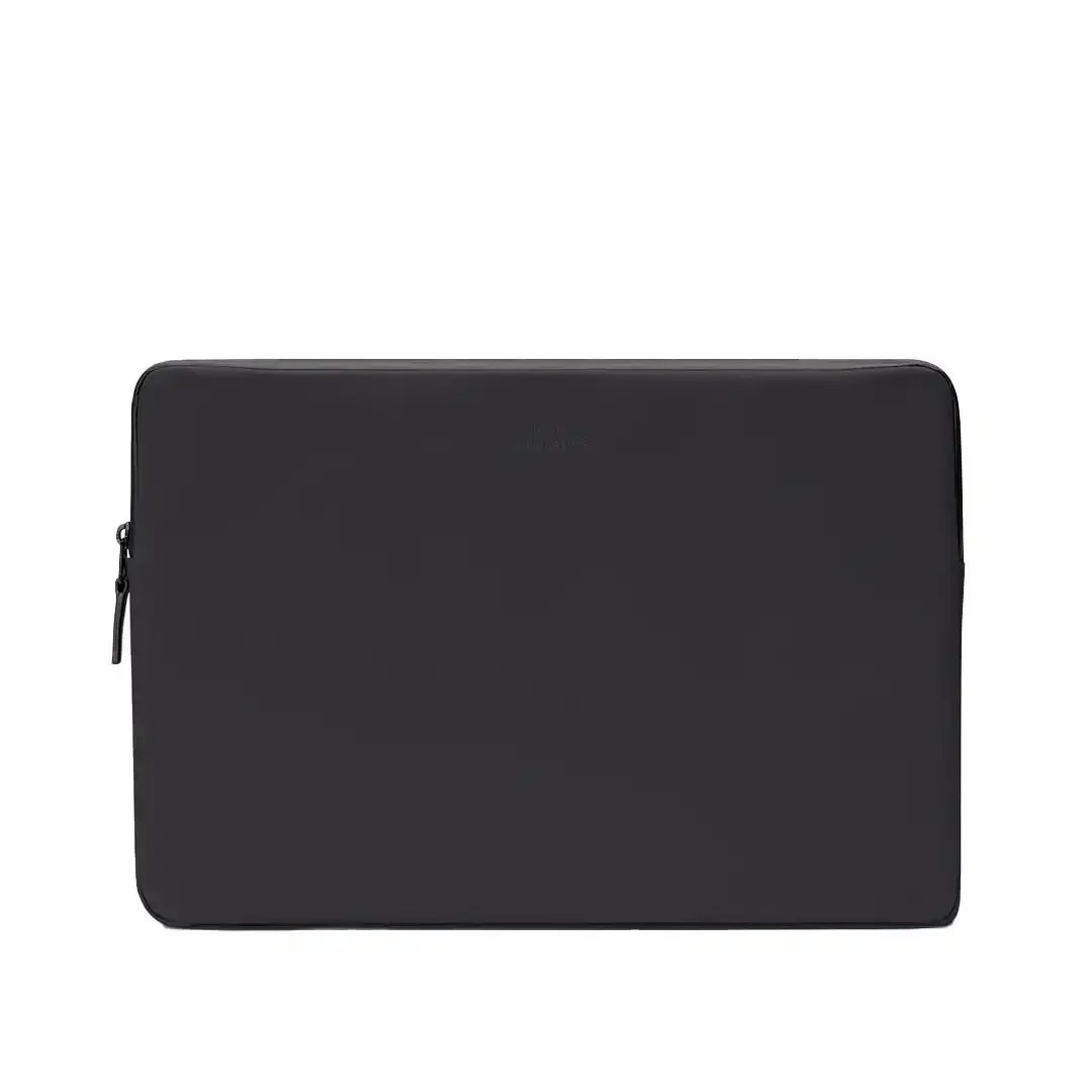 Czarny pokrowiec na laptopa z zamkiem błyskawicznym, minimalistyczny design