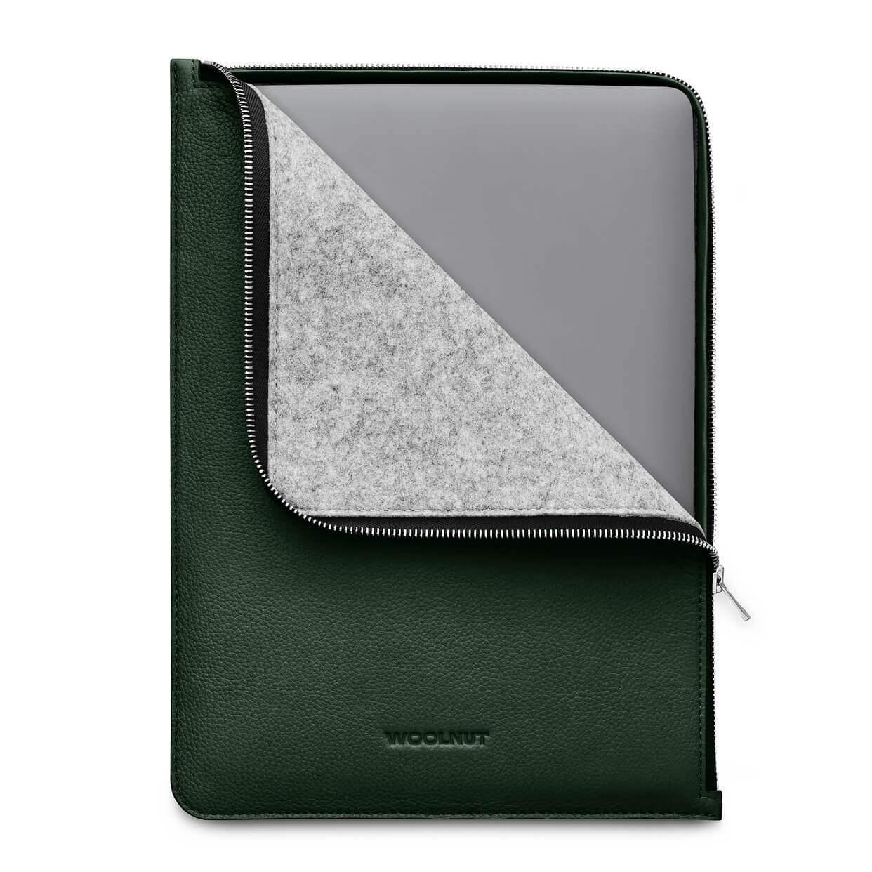 Ciemnozielona skórzana etui na MacBook 14 cali z zamkiem i jasnoszarym wnętrzem filcowym
