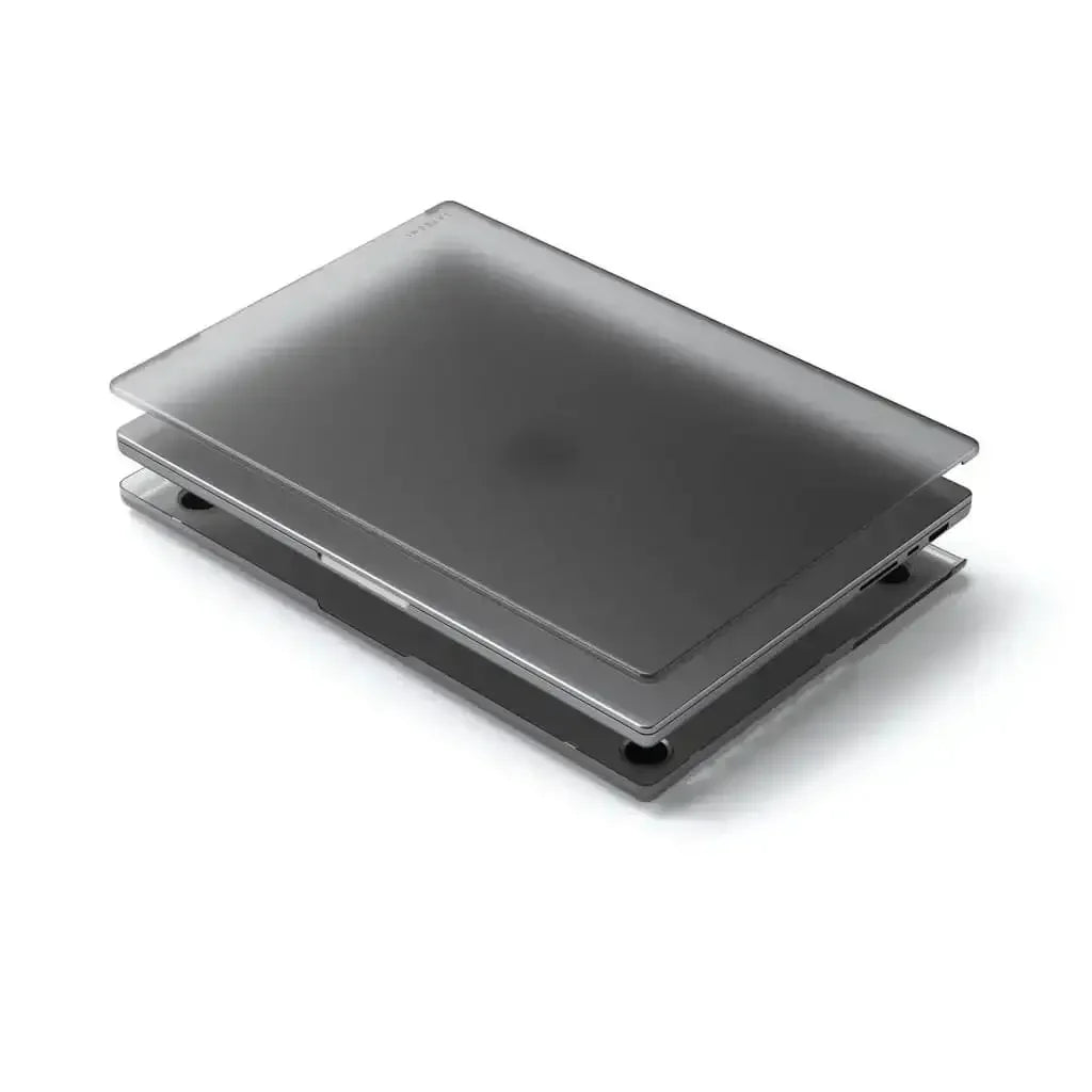 Czarna ekologiczna obudowa ochronna do MacBook Pro, akcesorium biurowe na białym tle