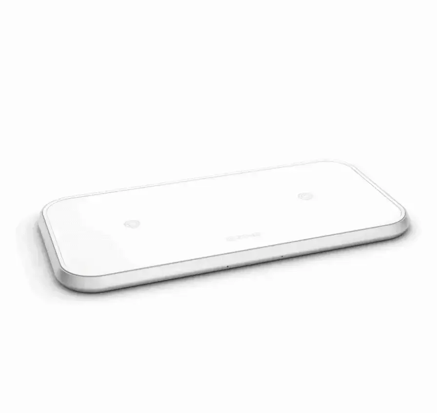 biała ładowarka bezprzewodowa do biura, minimalistyczny design, akcesoria do desk setupu