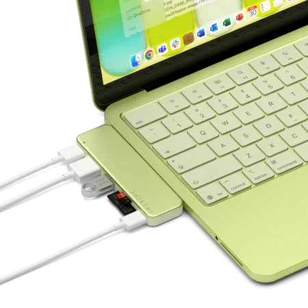 Zielony adapter USB-C z kartą SD i kablem do laptopa, idealny dla home office