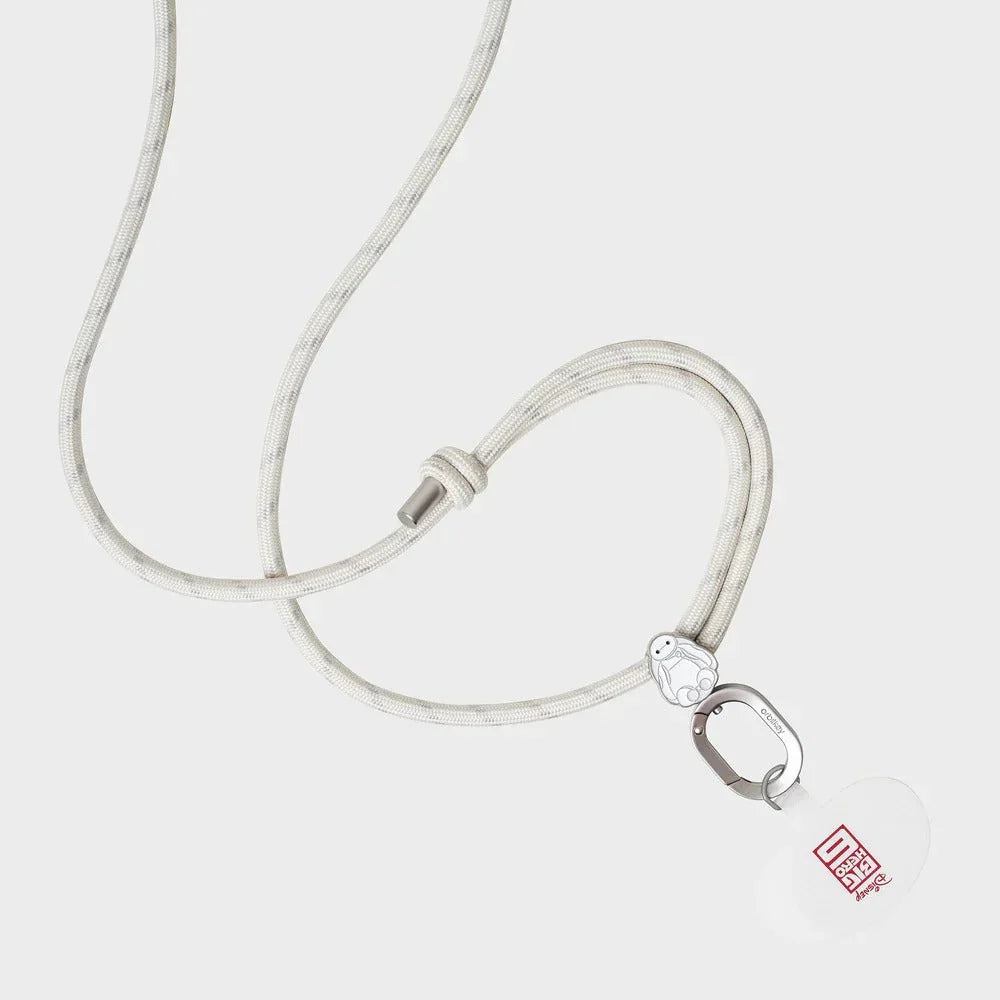 Biały lanyard z karabińczykiem i etykietką, akcesorium do biurka w Home Office