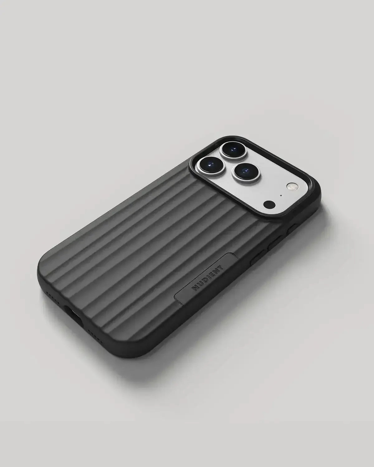 Nudient - Bold Case for iPhone 17 / Air / Pro / Pro Max - Etui z MagSafe na iPhone 17 / Air / Pro / Pro Max