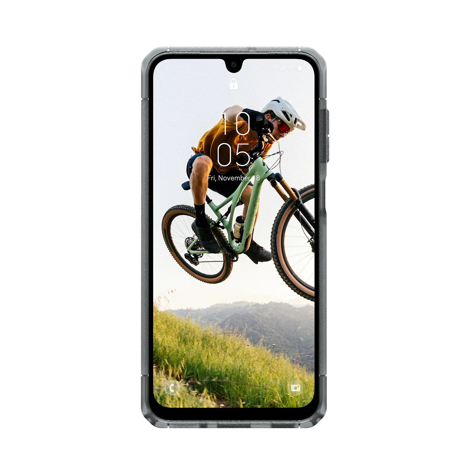 Smartfon w ochronnym etui z ekranem pokazującym rowerzystę w akcji na tle gór