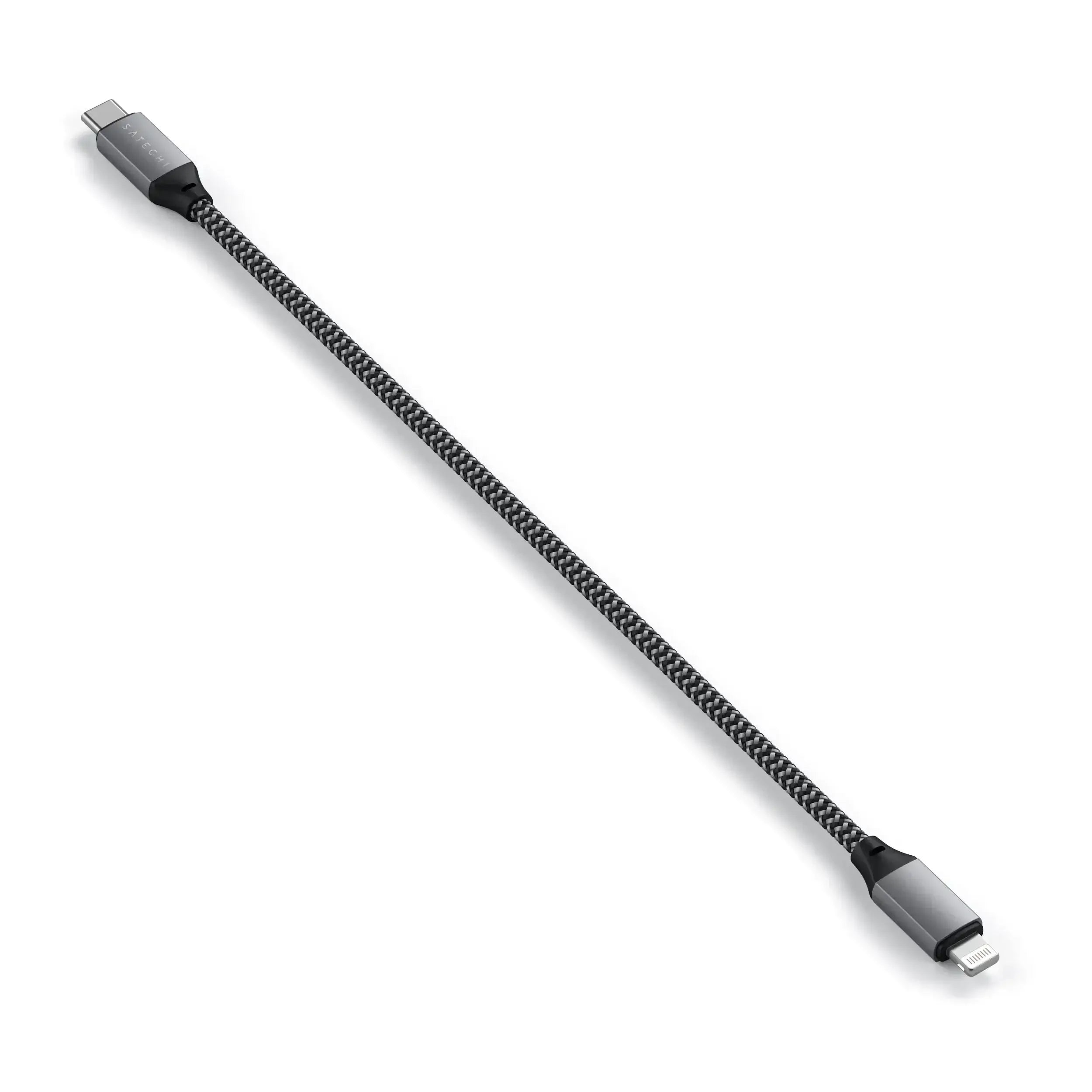 Krótki kabel USB-C do Lightning w oplocie na białym tle, akcesorium biurowe