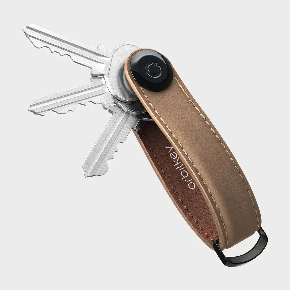 Skórzany uchwyt na klucze Orbitkey z metalowymi kluczami, idealny do organizacji biurka i home office
