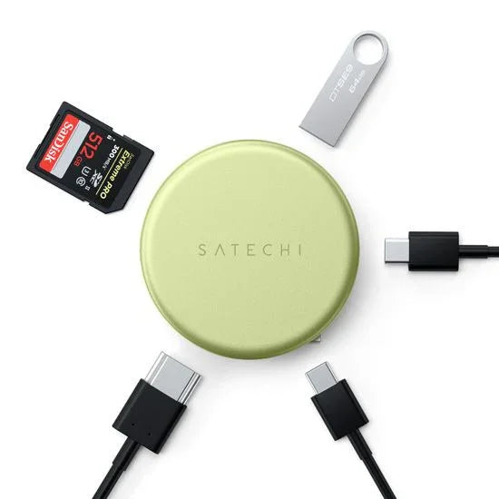 Zielony czytnik kart Satechi z kabelkami USB-C i kartą SD, idealny dla biura domowego i setupu