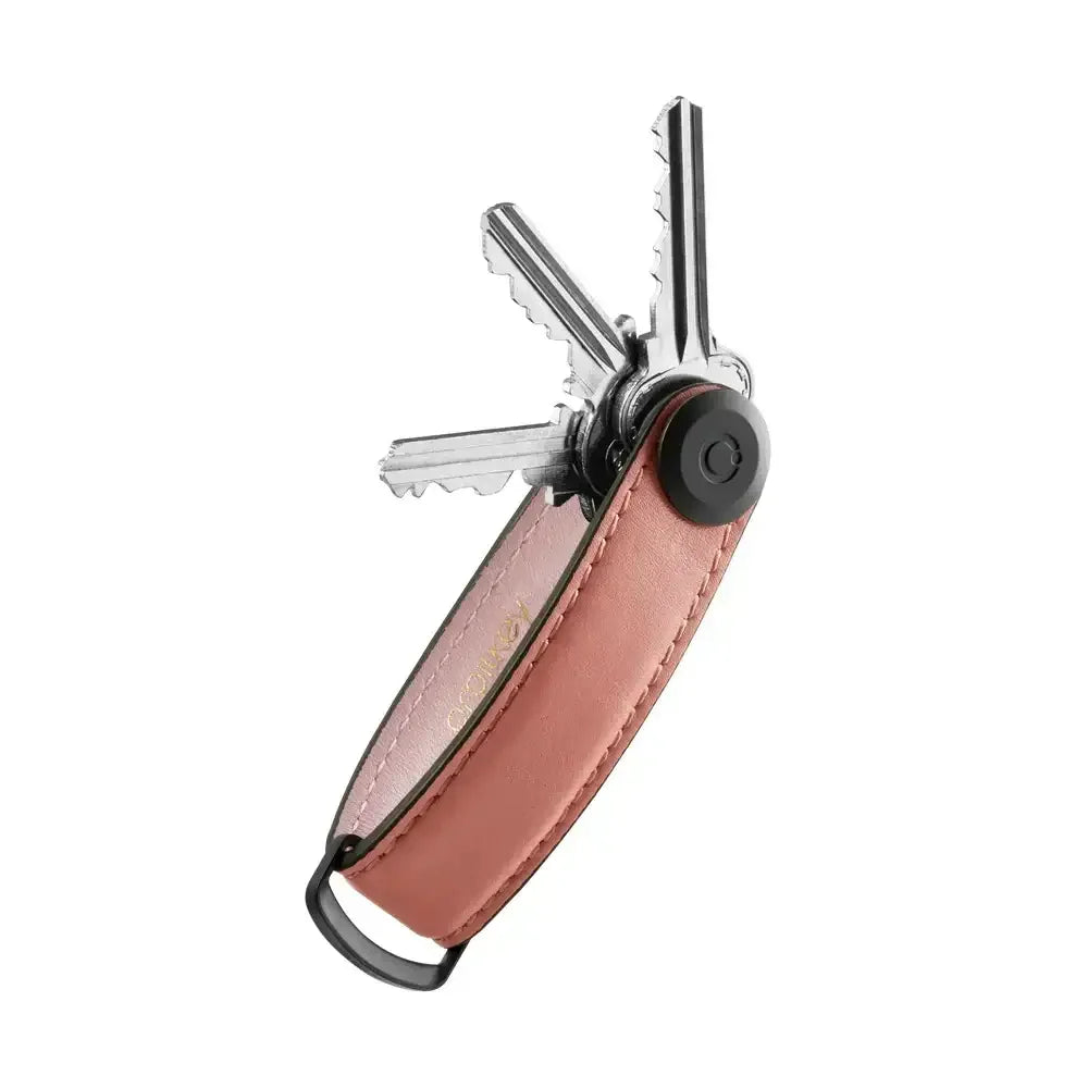 Skórzany brelok na klucze w kolorze różowym, minimalistyczny organizer do kluczy.