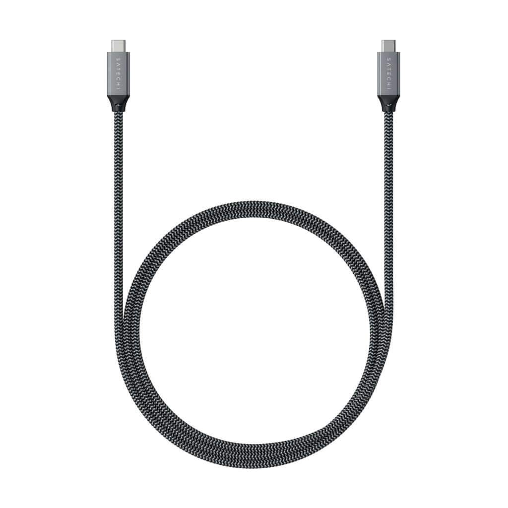 Przewód Satechi USB4 USB-C do USB-C, czarny, pleciony kabel na białym tle.