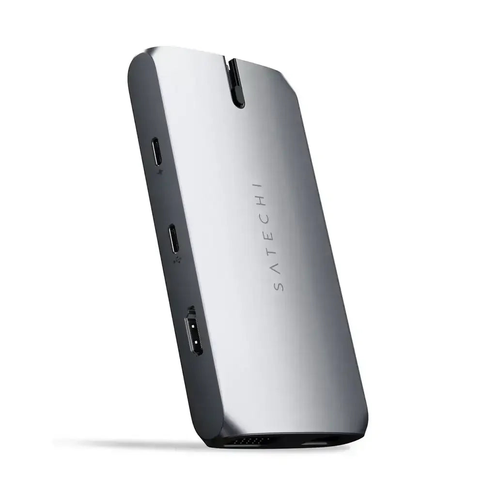 Srebrny adapter USB-C z wieloma portami, widoczne złącza i nowoczesny design