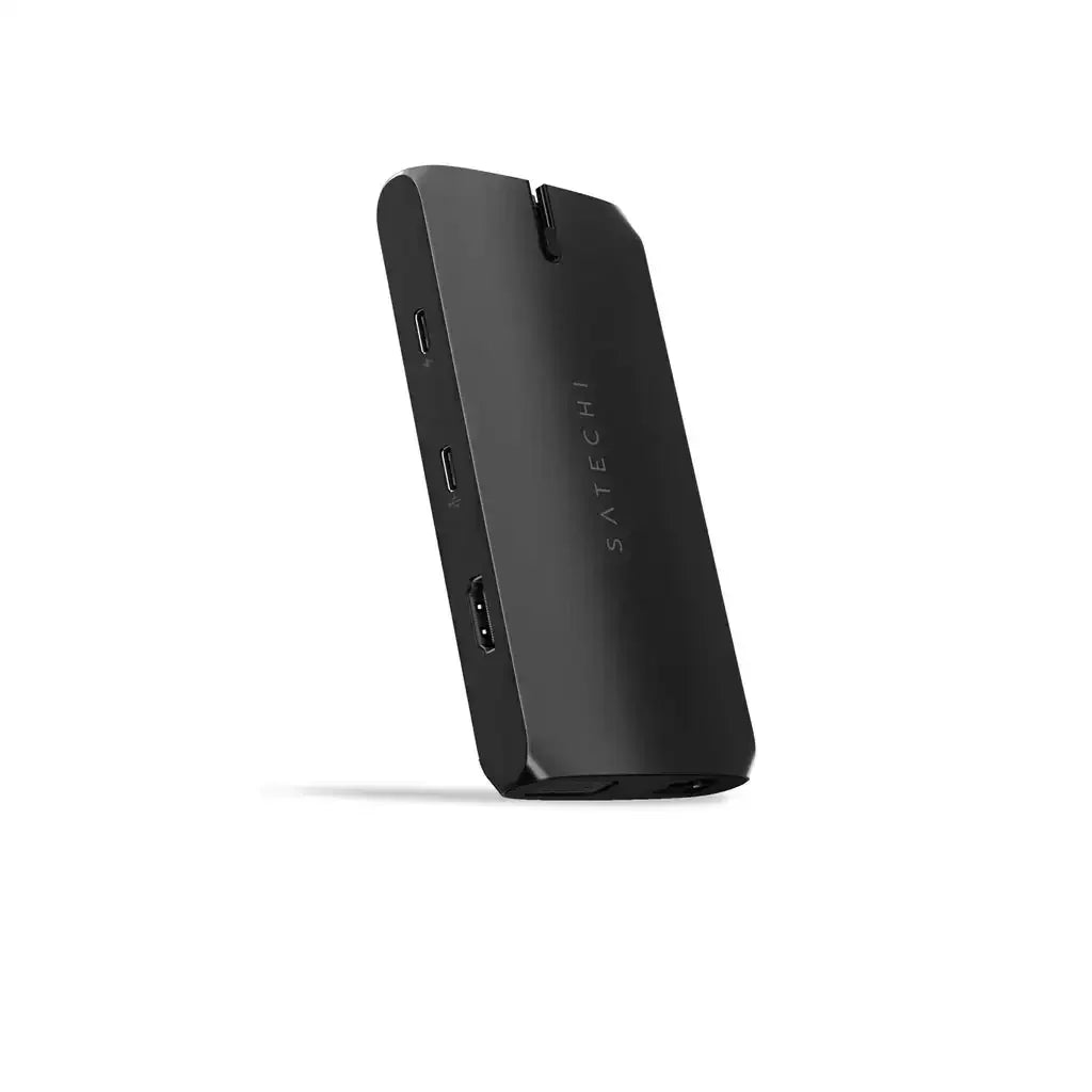 Adapter USB-C wieloportowy, czarny, z portami HDMI i USB na białym tle
