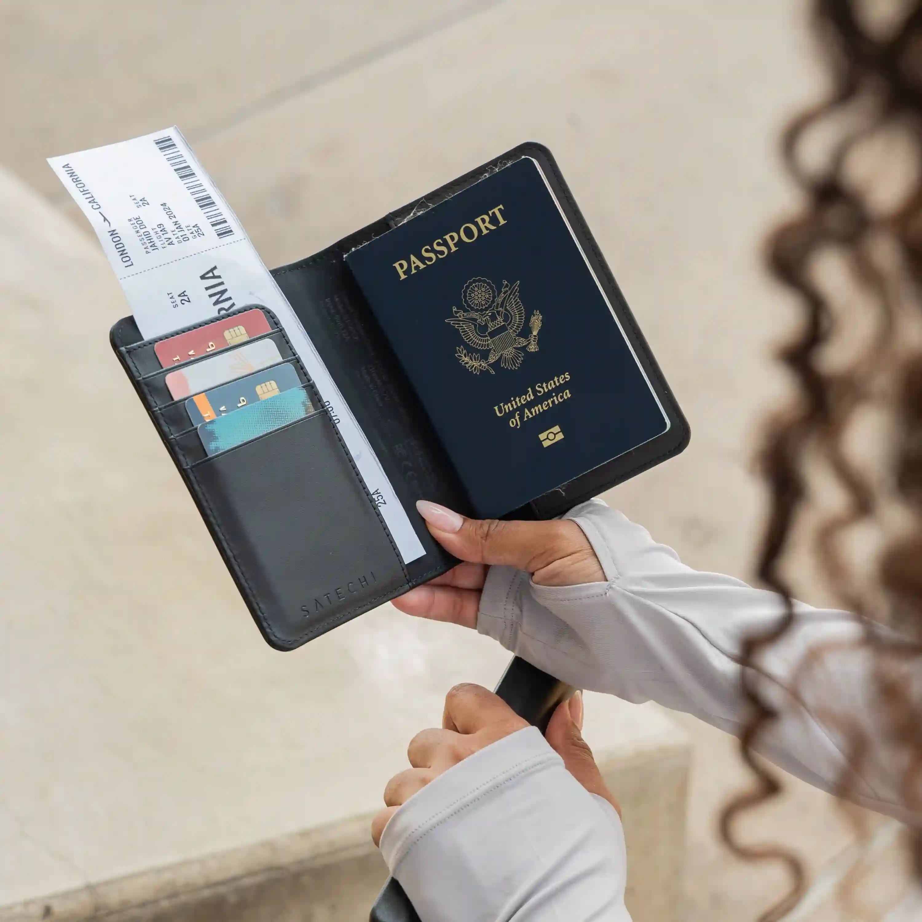Satechi - Vegan - Leather Passport Cover with Find My - Etui na Paszport z Funkcją Śledzenia