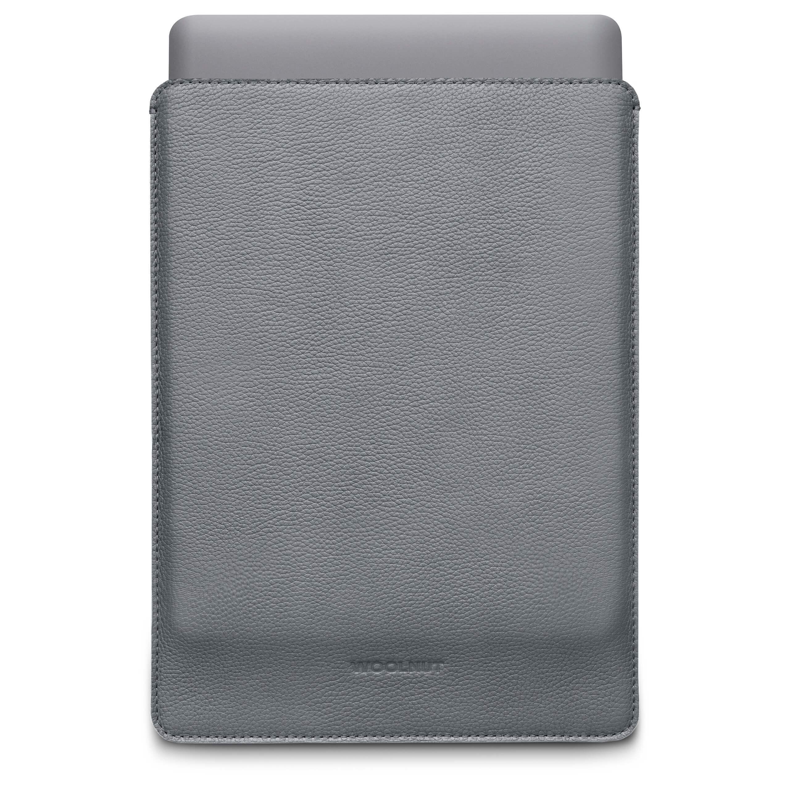 Szara skórzana etui na laptopa MacBook Pro/Air 13 cali, minimalistyczny design.
