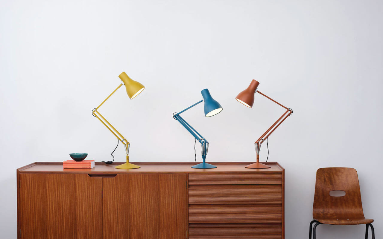 Kultowa lampa biurkowa – Porównanie Anglepoise Original 1227 i Type 75