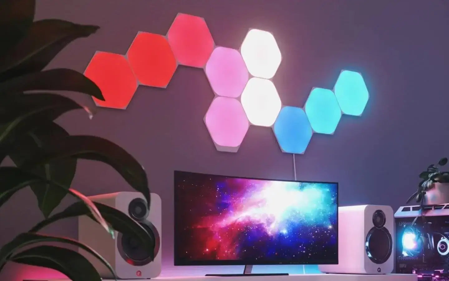 Nowoczesne biurko gamingowe z podświetleniem LED, monitor ultrapanoramiczny i głośniki